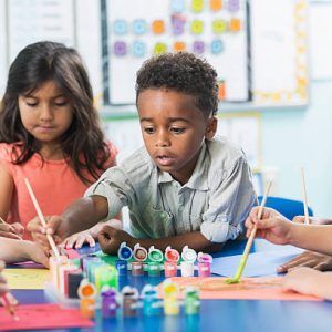 club mensual: Lunes de pintura para niños (4 a 7 años)